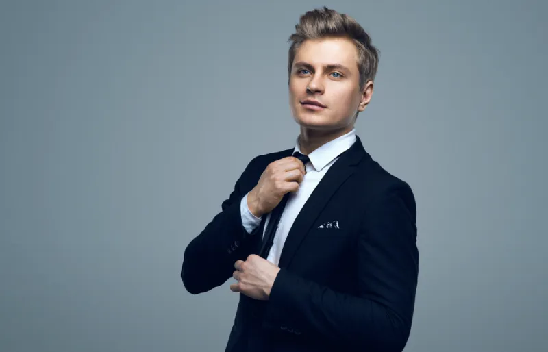 للرجل العربي الأنيق.. ما هي أفضل ماركات الكرافتات وأسعارها؟ (فيديو وصور)