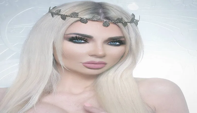 ماذا فعل المعلق الرياضي الشهير بعد استغلال صوته في كليب إغراء لبناني ! 