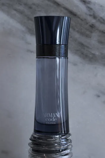 ARMANI CODE COLONIA.. عطر يجمع البساطة والجاذبية