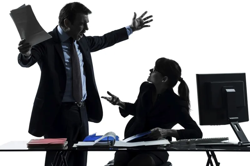 ثُلث الموظفين لا يثقون بمدرائهم.. ما الأسباب وراء ذلك؟