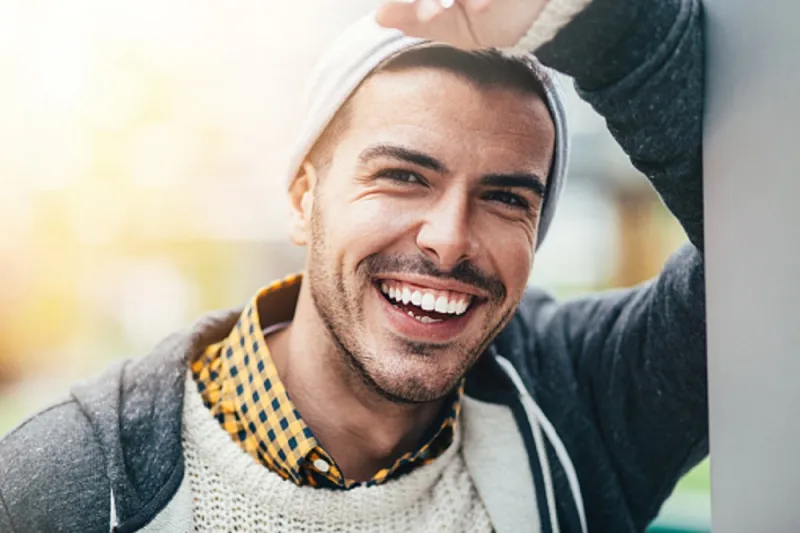 10 نصائح للحصول على أسنان أكثر صحة وجاذبية