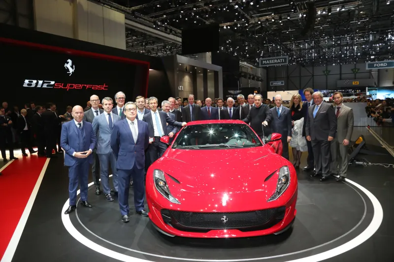 سيارة 812 Superfast الجديدة نجمة صالة فيراري (صور)