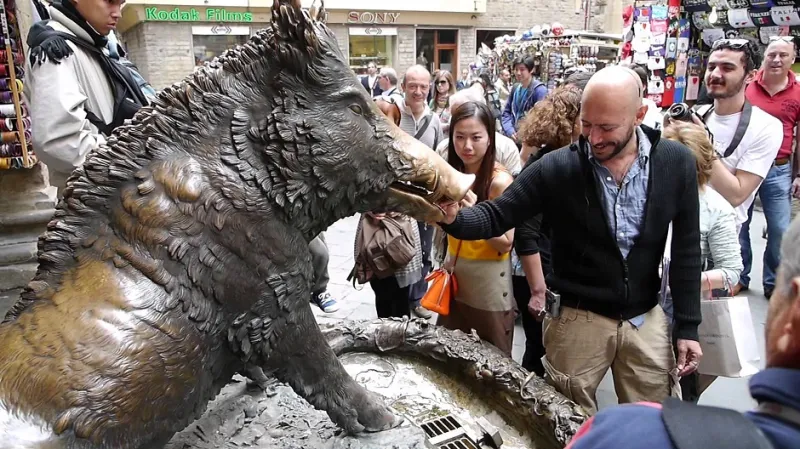 التماثيل والأماكن التي تجلب الحظ حول العالم