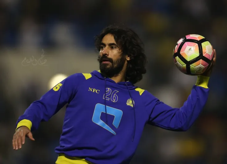 فيديو| اللاعب حسين عبدالغني يترك كرة القدم ويتحول لـ «الطائرة»!