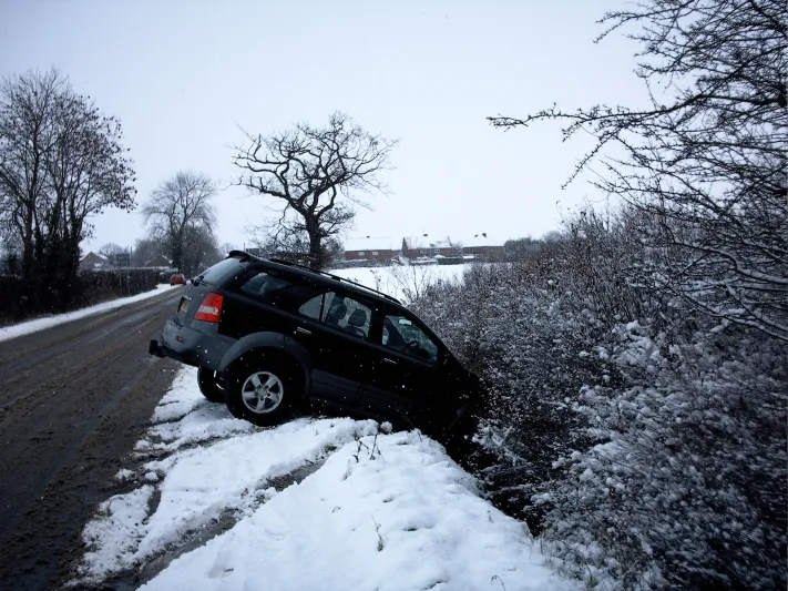 فيديو| تكاسل عن وضع لوحه تحذيريه فوقعت كارثه
