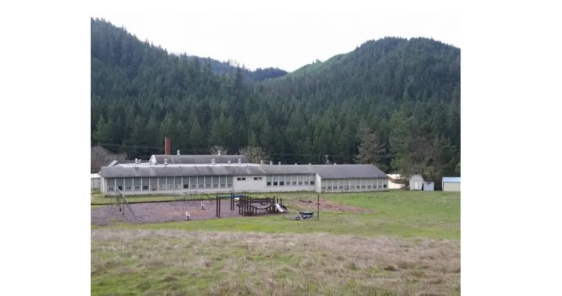 فيديو وصور| بلدة أمريكية بين الغابات والأنهار للبيع.. والسعر مفاجأة!