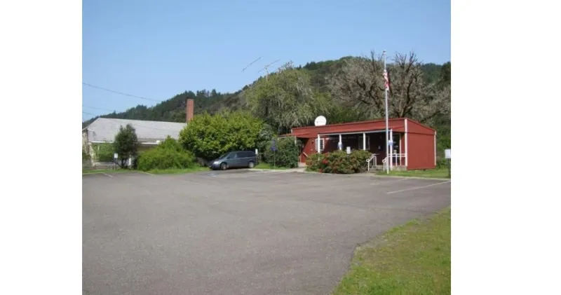 فيديو وصور| بلدة أمريكية بين الغابات والأنهار للبيع.. والسعر مفاجأة!