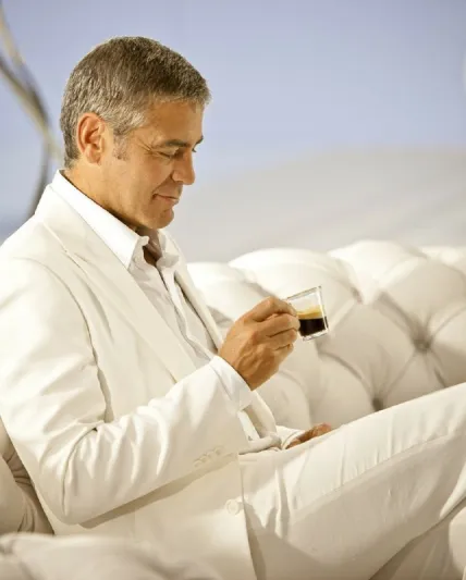 10 نصائح لإطلالة خمسينية جذابة مماثلة لجورج كلوني 