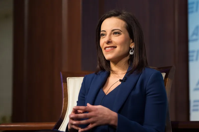 مستشار الأمن القومي الأميركي يعين دينا حبيب مساعدة له