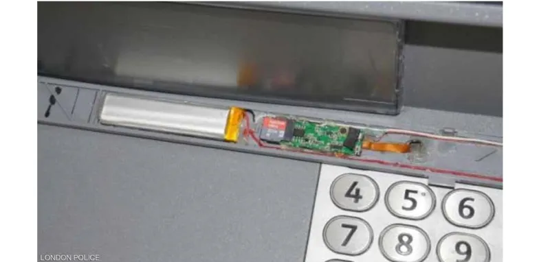 بالصور احذر هذا الثقب بأجهزة الصراف الآلي