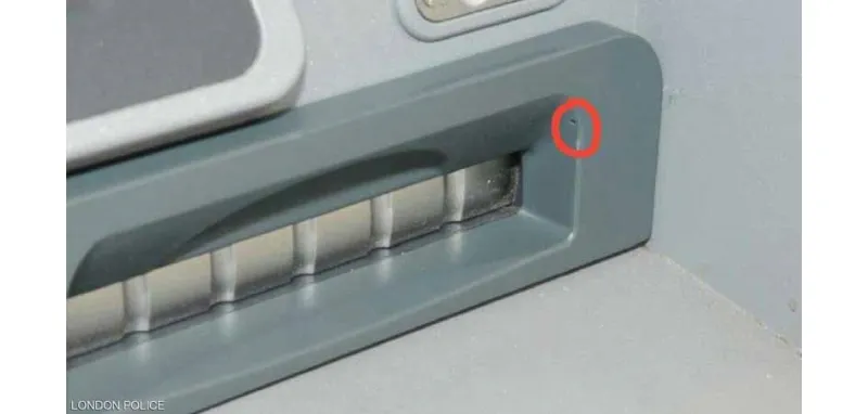 بالصور احذر هذا الثقب بأجهزة الصراف الآلي