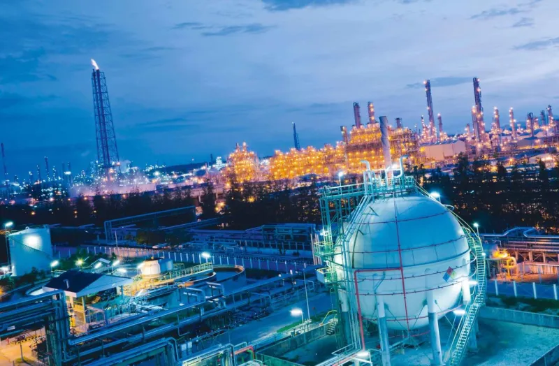 رئيس أرامكو يعرض على الصين سواحل السعودية!