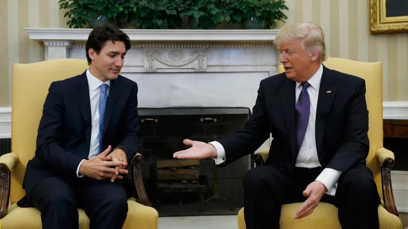 هذا ما يحدث عندما يصافح «ترامب» زعماء العالم.. «مواقف غريبة» (فيديو)