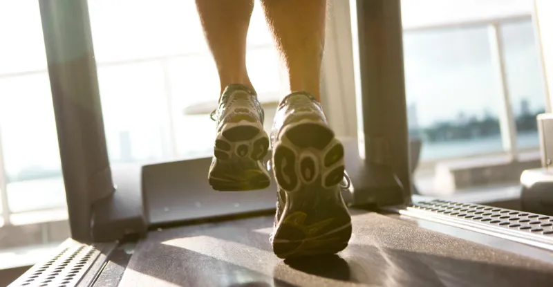 ماذا تفعل لتخفيف أضرار تناول وجبة دسمة على جسمك؟