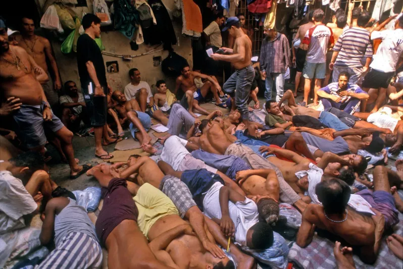 ماذا يوجد داخل أخطر سجون العالم ؟!