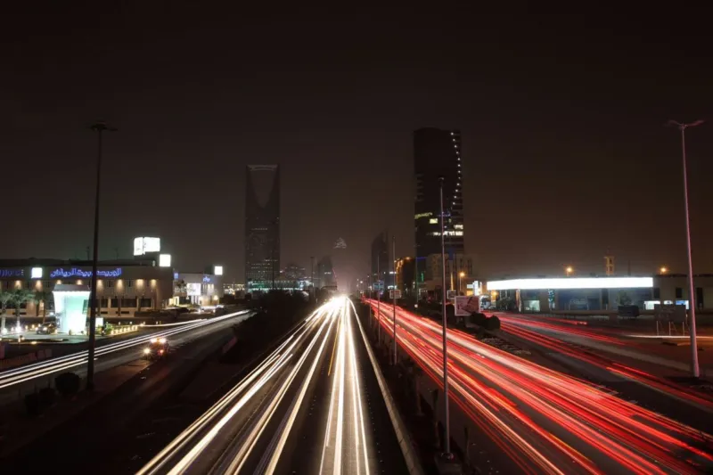 كيف تفاعلت مدن السعودية ومنشائتها بساعة الأرض؟ (صور)