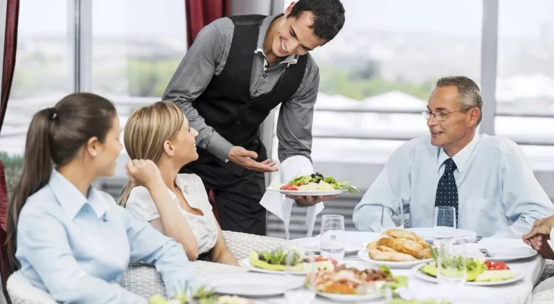 ماذا تفعل لتخفيف أضرار تناول وجبة دسمة على جسمك؟