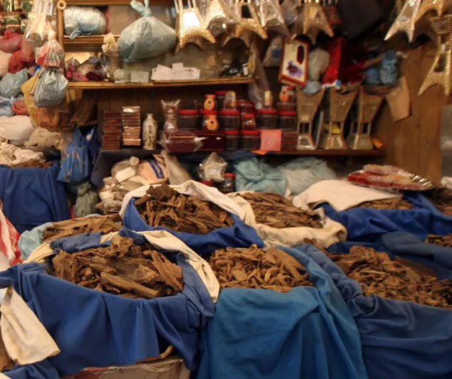 تجارة الوهم في السعودية.. رُقاة مزيفون وزيوت مباركة بأسعار خيالية