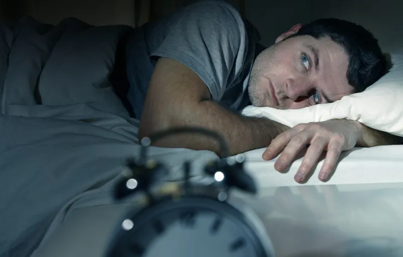 الاستيقاظ في وقت محدد ليلا ولا تعرف السبب!.. الأمر له علاقة بصحتك