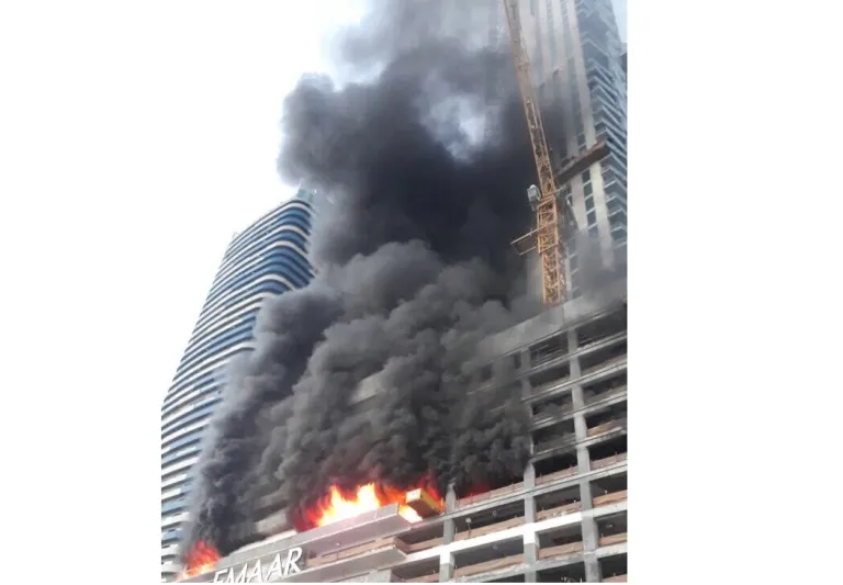 بالصور  حريق في برج فاونتن فيوز في دبي