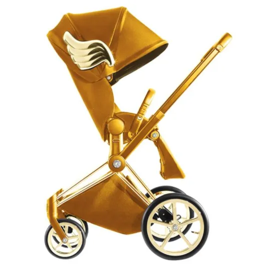 شاهد| عربة أطفال من الذهب في الإمارات.. كم تتوقع سعرها؟