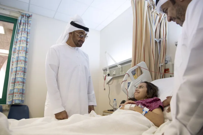 بالصور  والفيديو محمد بن زايد يزور مصابي حادث اعتداء الطعن في الفجيرة