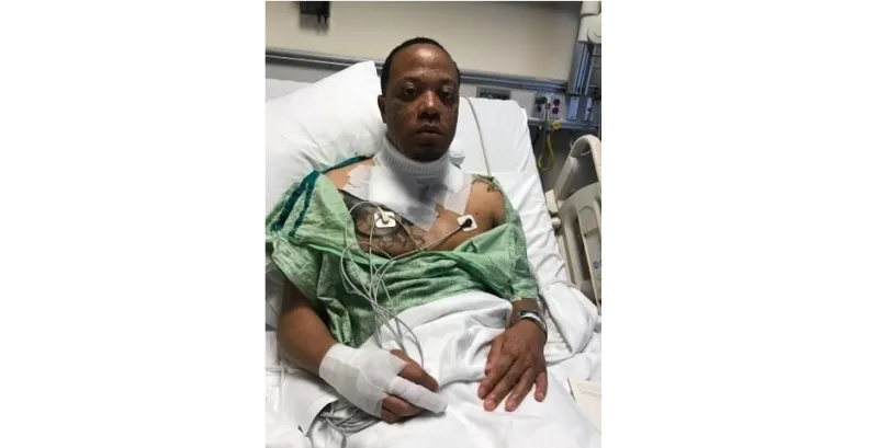 نام وبجواره شاحن الآيفون فقضى 3 أيام في المستشفى.. تعرف على قصته