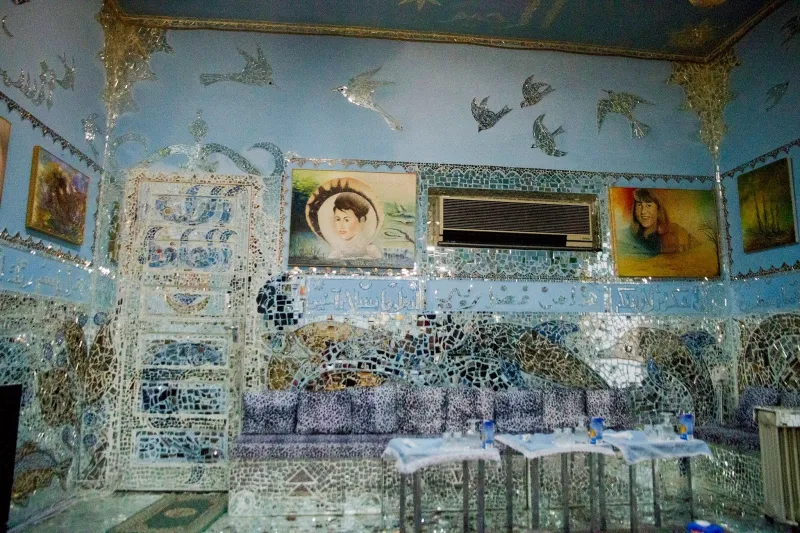 الإبداع الاستثنائي في الفن داخل منزل المرايا (صور)