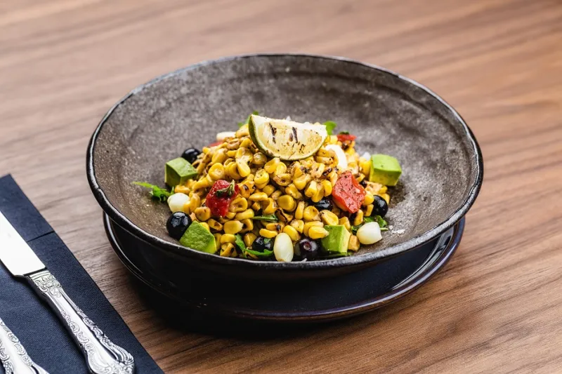 أمسيات الإثنين في إندي لا تشبه غيرها.. انغمس في عالم من التسلية والمرح