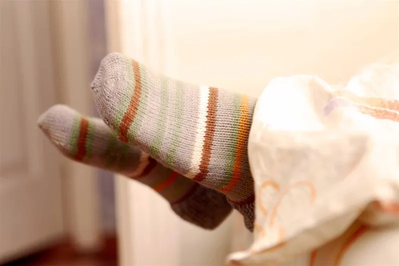 ماذا يحصل لجسمكم عندما ترتدون الجوارب أثناء النوم