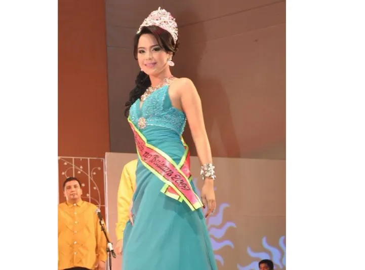 حسناء فلبينية فتحت الباب لتأخذ وروداً فنالت رصاصة