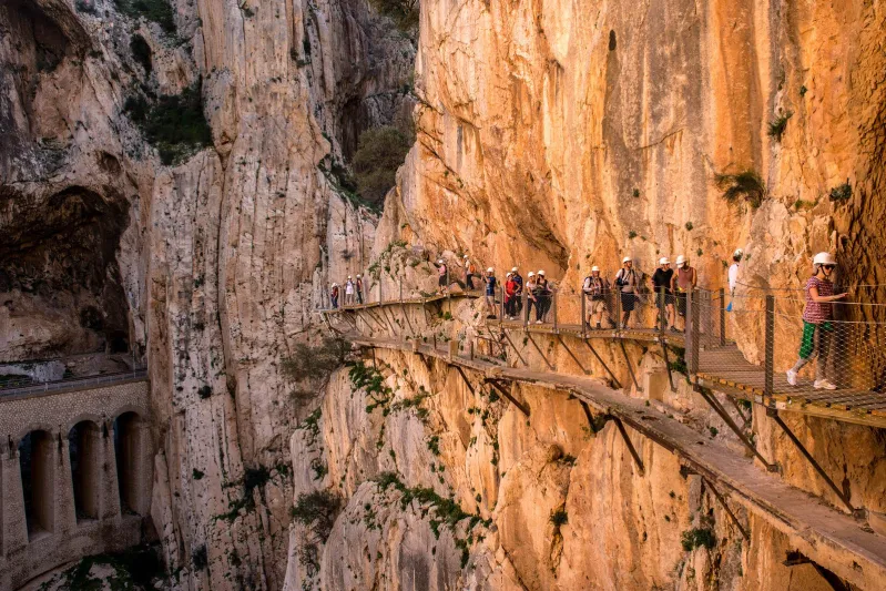 افتتاح الرصيف المعلق الأكثر رعباً في العالم هذا الصيف