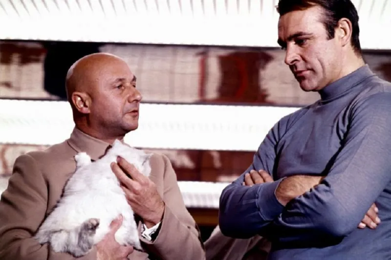 الرجال الحقيقيون وراء شخصيات الشر في أفلام جيمس بوند.. بينهم «بيل غيتس»