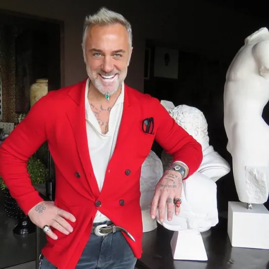 الملياردير الإيطالي جيانلوكا فاتشي.. أيقونه الأناقة واللياقة