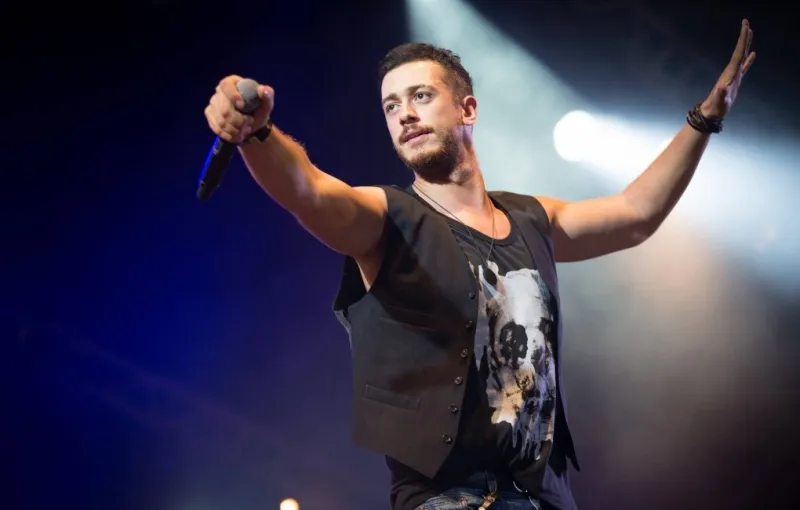 سعد المجرد من خلف القضبان إلى رصيف الحرية.. التفاصيل الكاملة