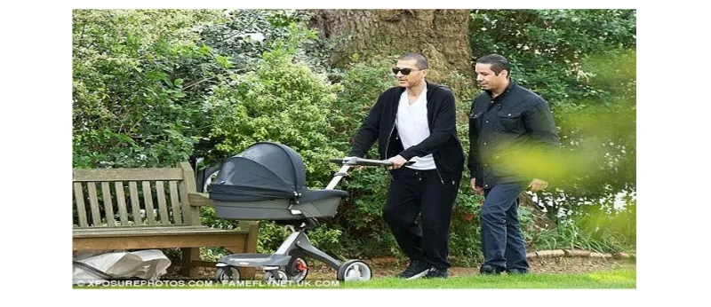 بالصور أول ظهور للمليونير القطري وسام المانع مع طفله بعد الانفصال