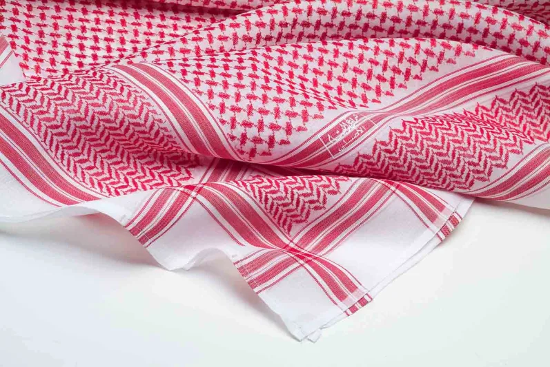 الطائف فتاة الـ 11 عاماً أنهت حياتها منتحرة بـ الشماغ داخل استراحة