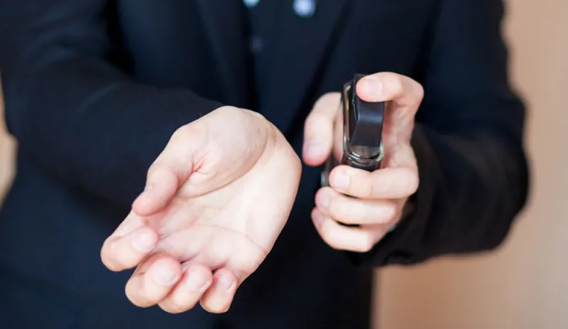 أساسيات وضع طبقات العطور.. «اجذب من حولك برائحتك»