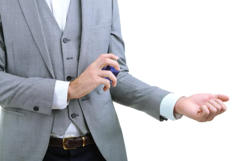 أساسيات وضع طبقات العطور.. «اجذب من حولك برائحتك»