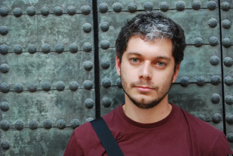 5 أسباب خطيرة وراء ظهور الشعر الأبيض قبل بلوغك الثلاثين