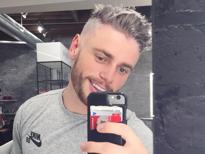 5 أسباب خطيرة وراء ظهور الشعر الأبيض قبل بلوغك الثلاثين