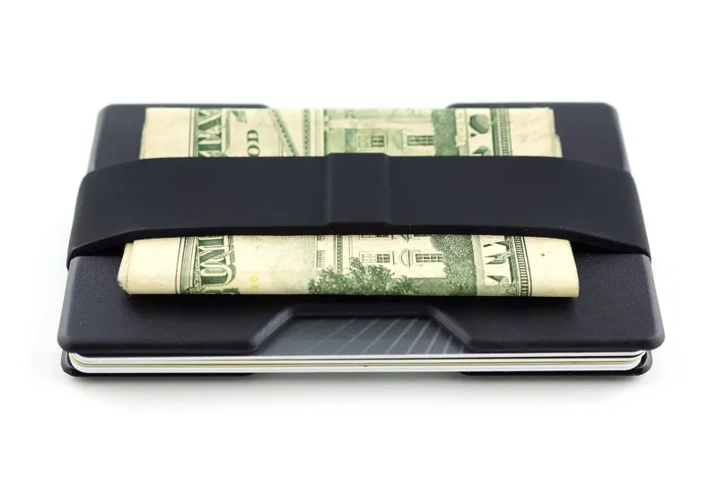 أرقى ماركات حافظات النقود الرجالية.. اشتريها من هنا (صور)