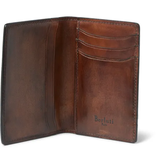 أرقى ماركات حافظات النقود الرجالية.. اشتريها من هنا (صور)