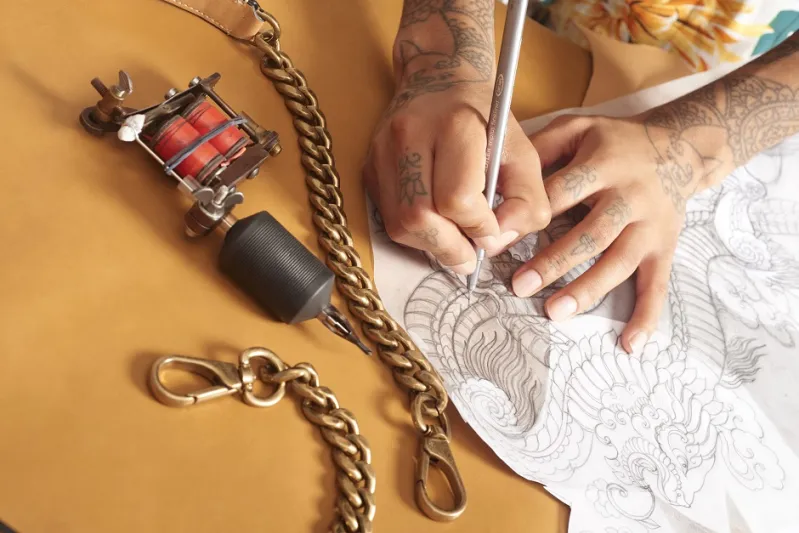 دار Tod’s تقدم منتجها الجديد Tod’s Tattoo (صور)