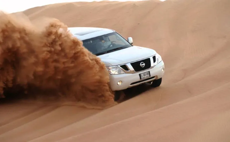 بالفيديو مستعرض بمتسلق أم طليحة يدهس شابًا ويتسبب بكسر في ظهره 