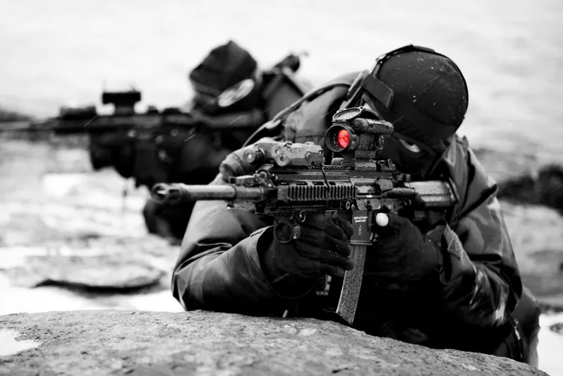 فيديو| هكذا يمارس قناص حرس الحدود السعودي عمله