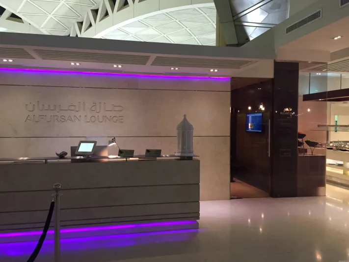 قائمة بأسعار دخول الركاب لصالات «الفرسان»