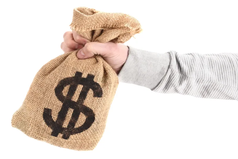 علمياً ..لماذا لا نشعر ببركة المال الحرام ! 