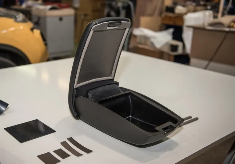 «قفص فاراداي» تكنولوجيا جديدة لمنع استخدام الهاتف أثناء القيادة (صور)