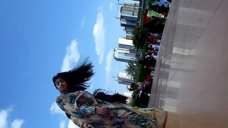 فيديو| تقديم كل من يؤدي هذه الرقصة للمحاكمة في الإمارات